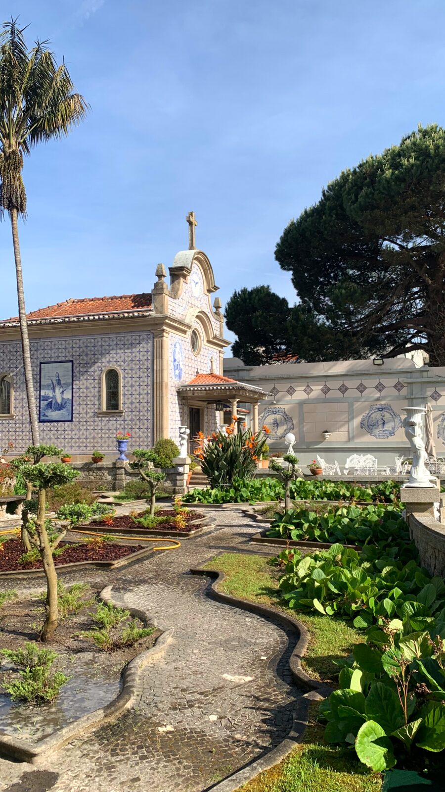 Panoramic views and gardens of the hotel in Porto